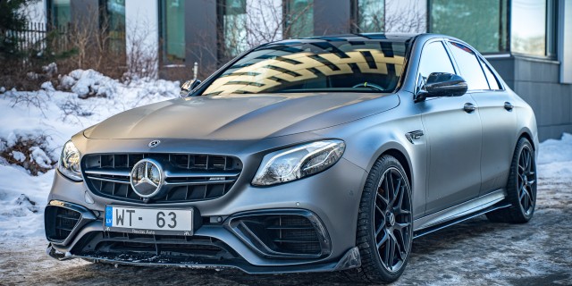 MERCEDES E63 AMG