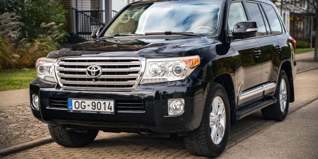 TOYOTA LAND CRUISER
