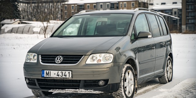 VOLKSWAGEN TOURAN