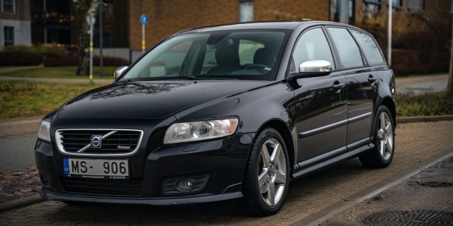 VOLVO V50