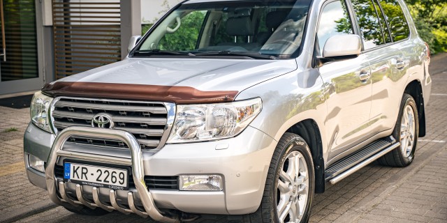 TOYOTA LAND CRUISER